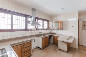 Casa Comercial para alugar com 306m², 4 dormitórios, 4 vagas no bairro Três Figueiras em Porto Alegre - Foto 25