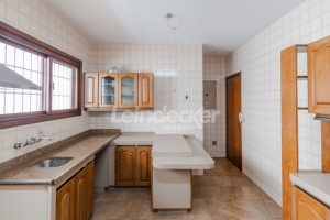 Casa Comercial para alugar com 306m², 4 dormitórios, 4 vagas no bairro Três Figueiras em Porto Alegre - Foto 26