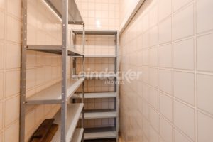 Casa Comercial para alugar com 306m², 4 dormitórios, 4 vagas no bairro Três Figueiras em Porto Alegre - Foto 29