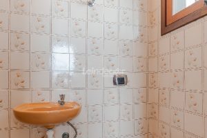 Casa Comercial para alugar com 306m², 4 dormitórios, 4 vagas no bairro Três Figueiras em Porto Alegre - Foto 31