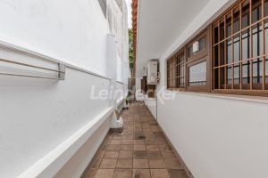 Casa Comercial para alugar com 306m², 4 dormitórios, 4 vagas no bairro Três Figueiras em Porto Alegre - Foto 32