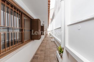 Casa Comercial para alugar com 306m², 4 dormitórios, 4 vagas no bairro Três Figueiras em Porto Alegre - Foto 33