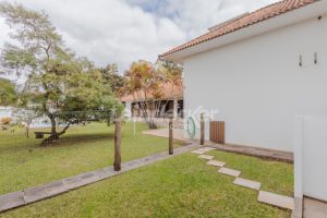 Casa Comercial para alugar com 306m², 4 dormitórios, 4 vagas no bairro Três Figueiras em Porto Alegre - Foto 35