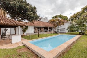 Casa Comercial para alugar com 306m², 4 dormitórios, 4 vagas no bairro Três Figueiras em Porto Alegre - Foto 41