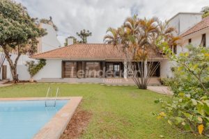 Casa Comercial para alugar com 306m², 4 dormitórios, 4 vagas no bairro Três Figueiras em Porto Alegre - Foto 42