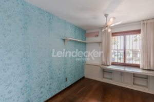 Casa Comercial para alugar com 306m², 4 dormitórios, 4 vagas no bairro Três Figueiras em Porto Alegre - Foto 44