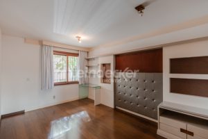 Casa Comercial para alugar com 306m², 4 dormitórios, 4 vagas no bairro Três Figueiras em Porto Alegre - Foto 48