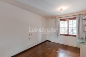 Casa Comercial para alugar com 306m², 4 dormitórios, 4 vagas no bairro Três Figueiras em Porto Alegre - Foto 49