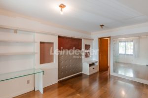Casa Comercial para alugar com 306m², 4 dormitórios, 4 vagas no bairro Três Figueiras em Porto Alegre - Foto 50