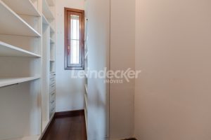 Casa Comercial para alugar com 306m², 4 dormitórios, 4 vagas no bairro Três Figueiras em Porto Alegre - Foto 51