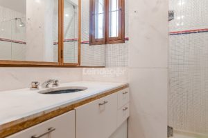 Casa Comercial para alugar com 306m², 4 dormitórios, 4 vagas no bairro Três Figueiras em Porto Alegre - Foto 54