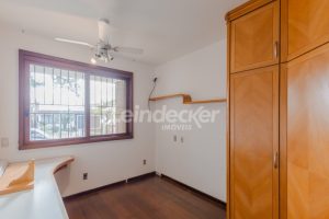 Casa Comercial para alugar com 306m², 4 dormitórios, 4 vagas no bairro Três Figueiras em Porto Alegre - Foto 55