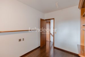 Casa Comercial para alugar com 306m², 4 dormitórios, 4 vagas no bairro Três Figueiras em Porto Alegre - Foto 58