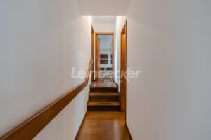 Casa Comercial para alugar com 306m², 4 dormitórios, 4 vagas no bairro Três Figueiras em Porto Alegre - Foto 61