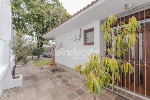 Casa Comercial para alugar com 306m², 4 dormitórios, 4 vagas no bairro Três Figueiras em Porto Alegre - Foto 64