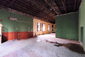 Casa Comercial para alugar com 600m², 1 dormitório no bairro Independência em Porto Alegre - Foto 3