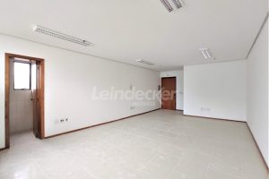 Sala para alugar com 55m², 1 vaga no bairro Floresta em Porto Alegre - Foto 2