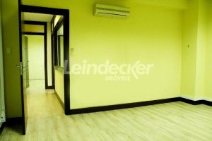 Casa Comercial para alugar com 550m², 1 dormitório, 2 vagas no bairro Auxiliadora em Porto Alegre - Foto 7