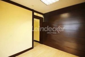 Casa Comercial para alugar com 550m², 1 dormitório, 2 vagas no bairro Auxiliadora em Porto Alegre - Foto 8