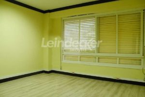 Casa Comercial para alugar com 550m², 1 dormitório, 2 vagas no bairro Auxiliadora em Porto Alegre - Foto 12