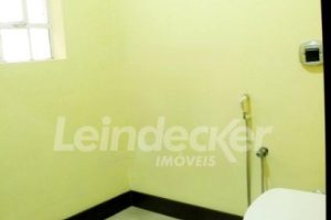 Casa Comercial para alugar com 550m², 1 dormitório, 2 vagas no bairro Auxiliadora em Porto Alegre - Foto 13