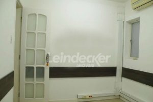Casa Comercial para alugar com 550m², 1 dormitório, 2 vagas no bairro Auxiliadora em Porto Alegre - Foto 14