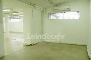 Casa Comercial para alugar com 550m², 1 dormitório, 2 vagas no bairro Auxiliadora em Porto Alegre - Foto 17