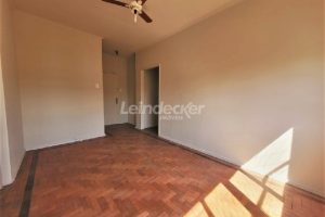 Apartamento para alugar com 71m², 2 dormitórios no bairro Medianeira em Porto Alegre - Foto 2