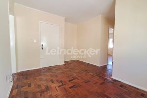 Apartamento para alugar com 60m², 2 dormitórios, 1 vaga no bairro Vila Ipiranga em Porto Alegre - Foto 2