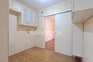 Apartamento para alugar com 75m², 4 dormitórios, 1 vaga no bairro Passo d'Areia em Porto Alegre - Foto 6