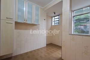 Apartamento para alugar com 75m², 4 dormitórios, 1 vaga no bairro Passo d'Areia em Porto Alegre - Foto 7