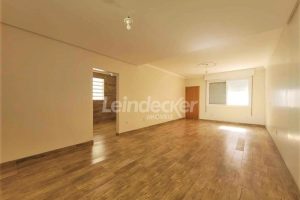 Casa para alugar com 280m², 4 dormitórios, 8 vagas no bairro Passo d'Areia em Porto Alegre - Foto 4