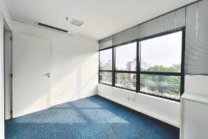 Sala para alugar com 56m², 1 vaga no bairro Três Figueiras em Porto Alegre - Foto 4