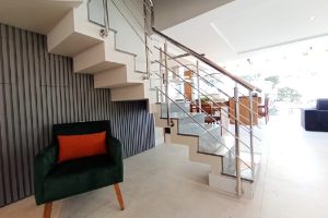 Casa em Condomínio para alugar com 334m², 3 dormitórios, 3 vagas no bairro Pedra Redonda em Porto Alegre - Foto 4