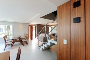 Casa em Condomínio para alugar com 334m², 3 dormitórios, 3 vagas no bairro Pedra Redonda em Porto Alegre - Foto 5