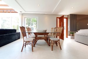 Casa em Condomínio para alugar com 334m², 3 dormitórios, 3 vagas no bairro Pedra Redonda em Porto Alegre - Foto 6