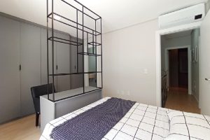 Casa em Condomínio para alugar com 334m², 3 dormitórios, 3 vagas no bairro Pedra Redonda em Porto Alegre - Foto 13