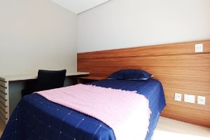 Casa em Condomínio para alugar com 334m², 3 dormitórios, 3 vagas no bairro Pedra Redonda em Porto Alegre - Foto 15