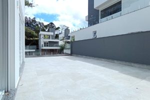 Casa em Condomínio para alugar com 334m², 3 dormitórios, 3 vagas no bairro Pedra Redonda em Porto Alegre - Foto 17