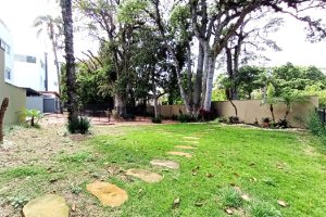 Casa em Condomínio para alugar com 334m², 3 dormitórios, 3 vagas no bairro Pedra Redonda em Porto Alegre - Foto 31