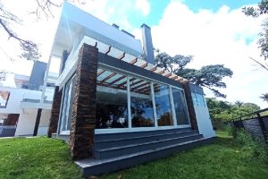 Casa em Condomínio para alugar com 334m², 3 dormitórios, 3 vagas no bairro Pedra Redonda em Porto Alegre - Foto 35