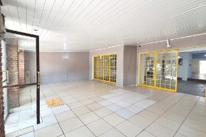 Loja para alugar com 270m², 3 dormitórios no bairro Azenha em Porto Alegre - Foto 1