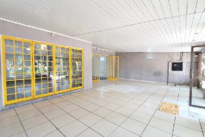 Loja para alugar com 270m², 3 dormitórios no bairro Azenha em Porto Alegre - Foto 2