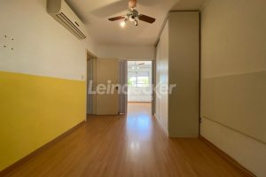 Apartamento para alugar com 65m², 2 dormitórios, 1 vaga no bairro Mont Serrat em Porto Alegre - Foto 3