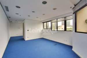 Sala para alugar com 42m², 1 vaga no bairro Três Figueiras em Porto Alegre - Foto 2