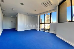 Sala para alugar com 41m², 1 vaga no bairro Três Figueiras em Porto Alegre - Foto 1