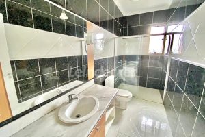 Casa para alugar com 600m², 4 dormitórios, 6 vagas no bairro Espirito Santo em Porto Alegre - Foto 23