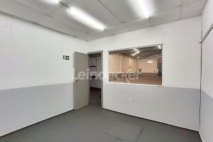 Depósito para alugar com 500m², 3 vagas no bairro Jardim Botânico em Porto Alegre - Foto 11