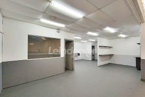 Depósito para alugar com 500m², 3 vagas no bairro Jardim Botânico em Porto Alegre - Foto 13