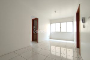 Apartamento para alugar com 54m², 2 dormitórios, 1 vaga no bairro Cidade Baixa em Porto Alegre - Foto 2